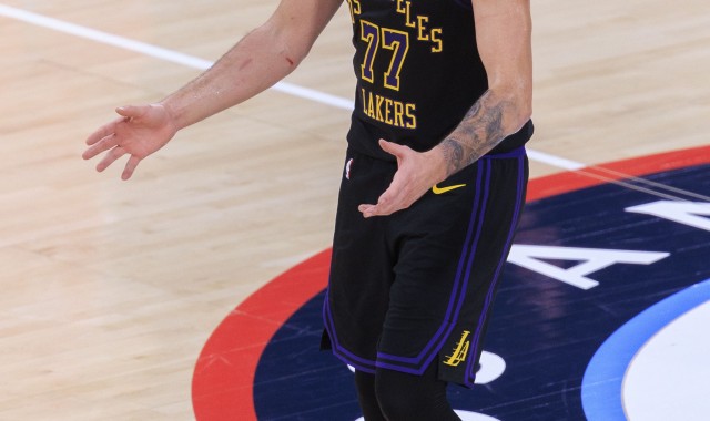 8868体育官方网站-里程悲！东契奇常规赛生涯助攻数突破4000大关