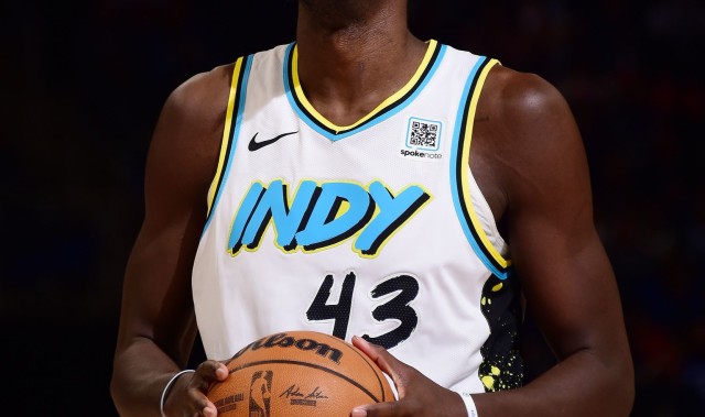 🥰特纳：西亚卡姆为球队带来了季后赛经验，这一点是无价的