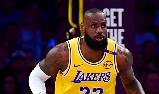 艾顿加盟湖人使得詹姆斯合作过的NBA状元秀数量达到9人，创造了NBA历史新纪录