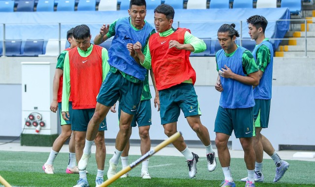 官方：北京国安与36岁老将王刚、池忠国续约