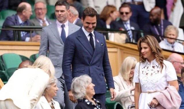 费德勒现身温网观战德约科维奇对阵德米纳尔