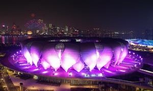 国足vs澳大利亚现场观众可能达7万，将打破中国足坛历史上座纪录