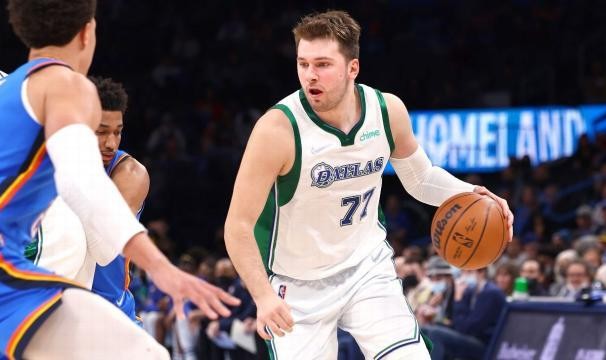 8868体育-脚踝伤病与新冠双重打击 时隔23天东契奇终于归来