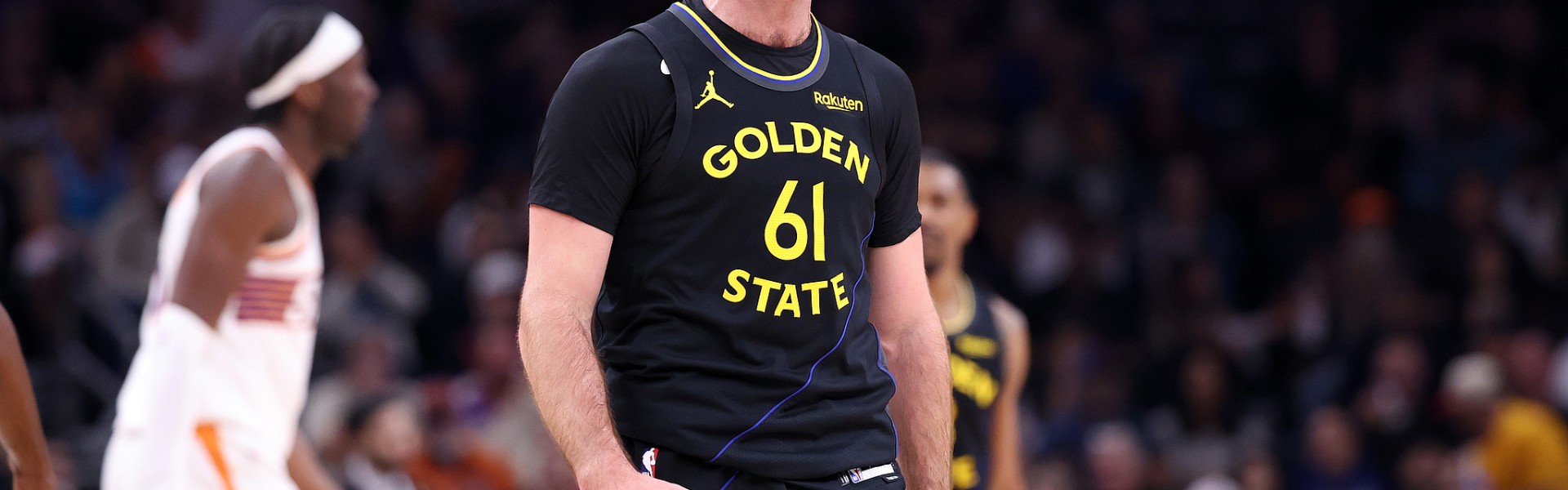 斯宾塞20+6狄龙24+6 勇士客场险胜太阳